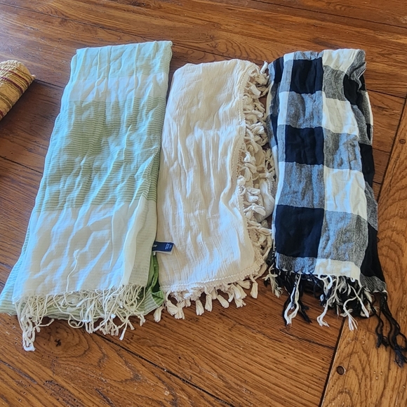 Lot of FOUR scarves - Picture 4 of 7